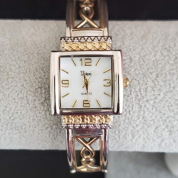 Vivani Accutime Women's‎ Watch Two-toned Bracelet with Fresh Battery - Picture 1 of 8